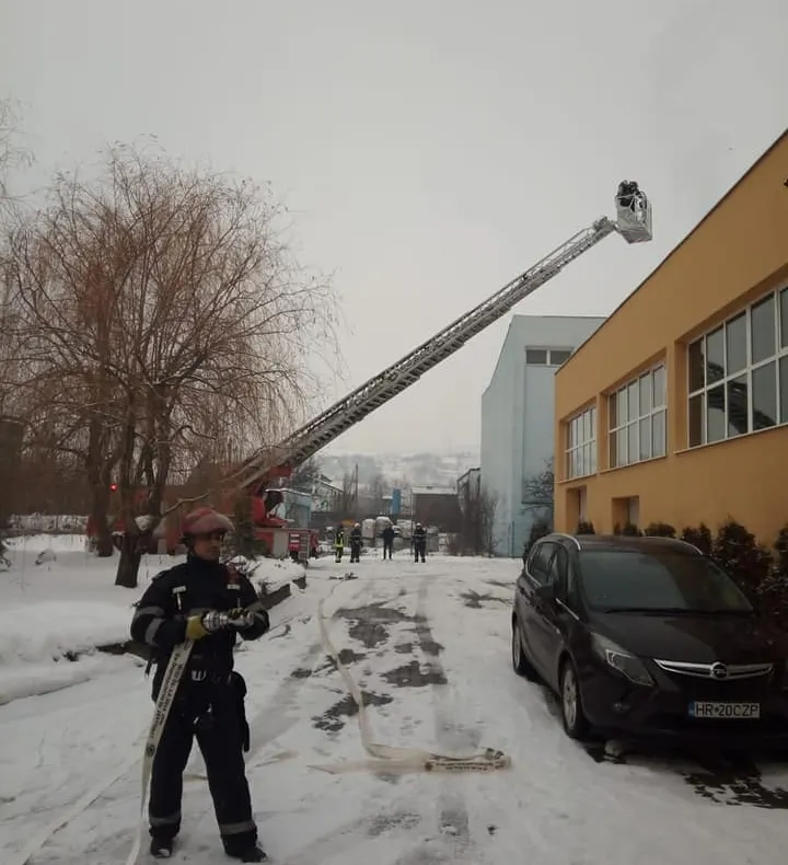 FOTO Pompierii harghiteni se antrenează pentru eventuale intervenţii riscante