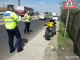 Prins, şi cu motocicleta neînmatriculată, şi fără permis