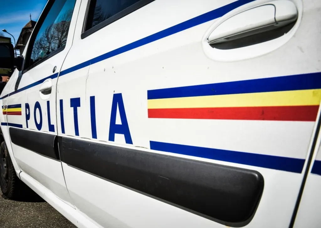 Hoţi prinşi, după ce au furat doi saci de cartofi şi au golit un frigider