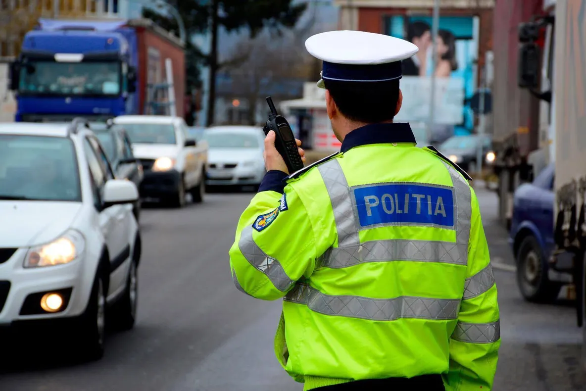O copilă de 11 ani a fugit de acasă, poliţiştii au găsit-o după o noapte întreagă de căutări