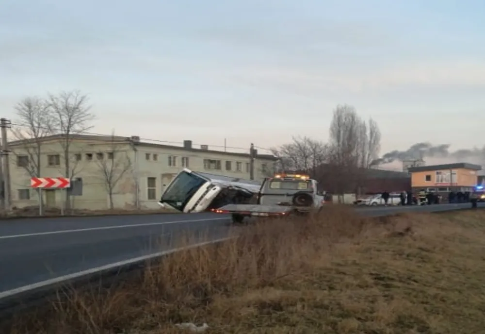FOTO. 5 persoane au ajuns la spital după accidentul de la Joseni. Traficul pe DN13 B este restricționat
