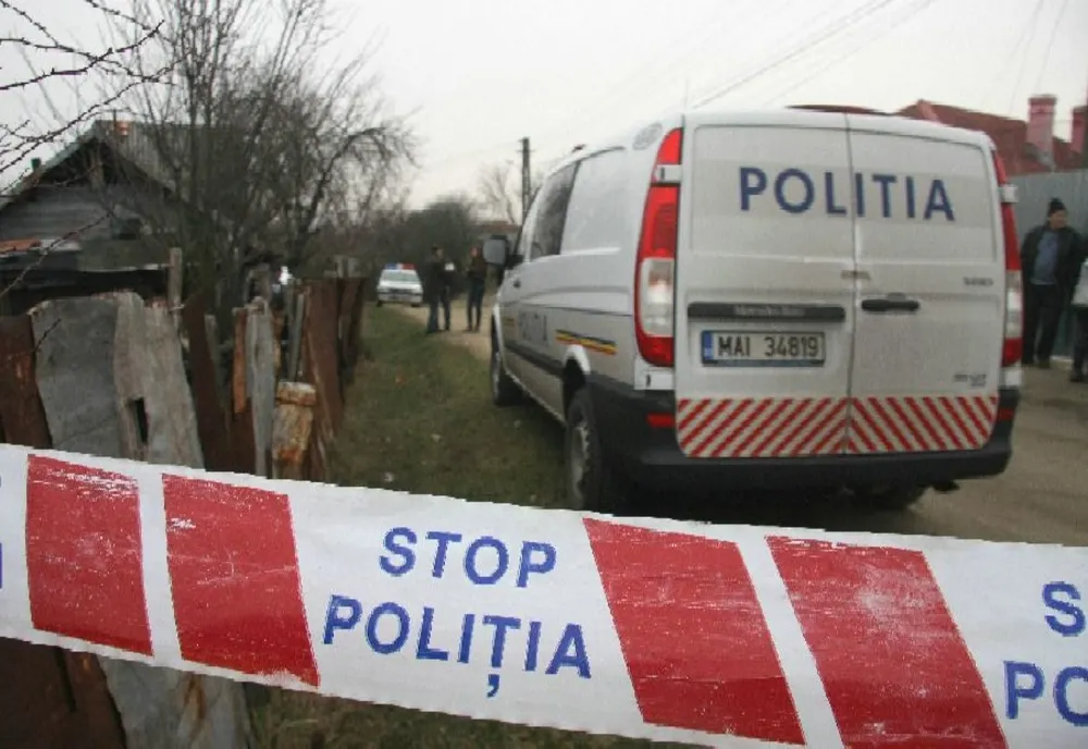 Tată lovit în cap cu o furcă și fiu împușcat în picior cu un pistol cu bile de cauciuc. Totul a pornit de la o presupusă relație amoroasă 