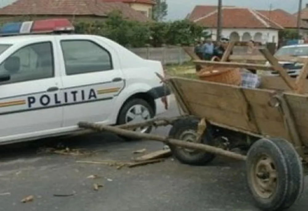 Căruță lovită de autoutilitară la Toplița. Două persoane rănite