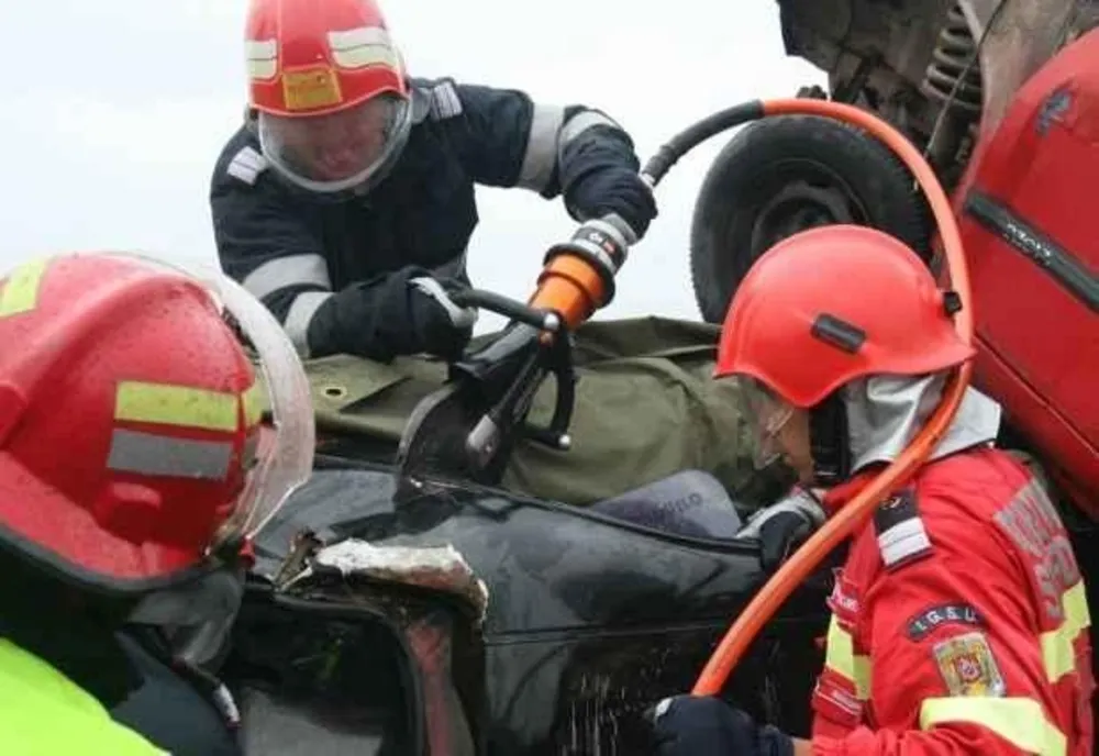 Persoană încarcerată după un accident rutier produs pe un drum din Harghita