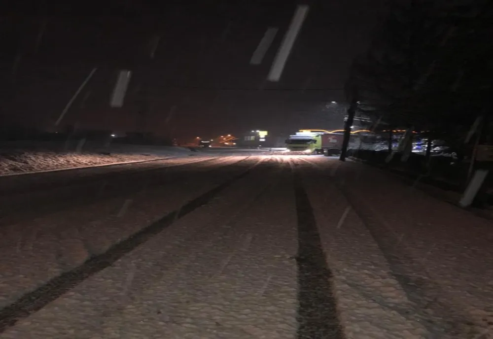 Peste 2.400 de harghiteni, în beznă din cauza vremii