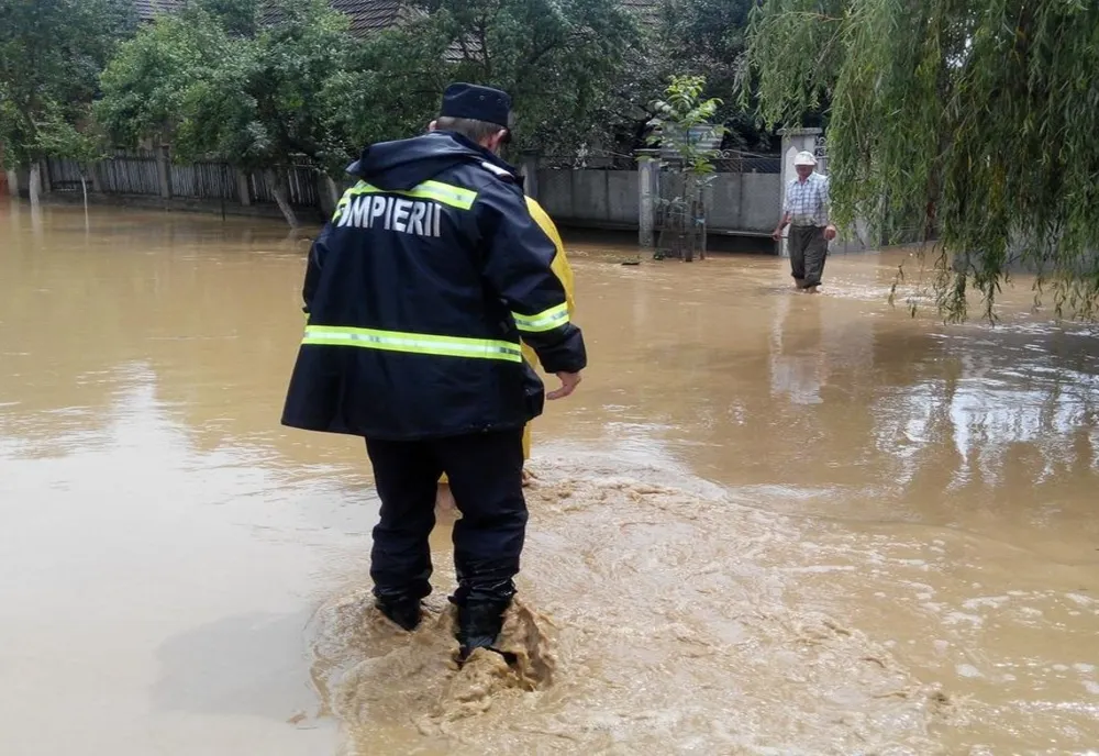 Intervenţii ISU Harghita în ultimele 24 de ore: inundaţii, urgenţe medicale, cal căzut într-un decantor şi mesaje Ro-ALERT de avertizare a populaţiei despre prezenţa urşilor 