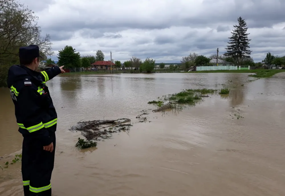 Cod roșu de inundații în județul Harghita. Peste 100 de curți și gospodării afectate