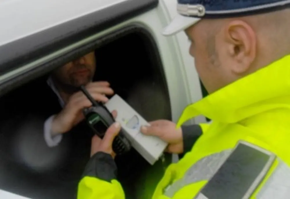 Prins băut și fără permis la volan, după ce a încercat să fugă de polițiști