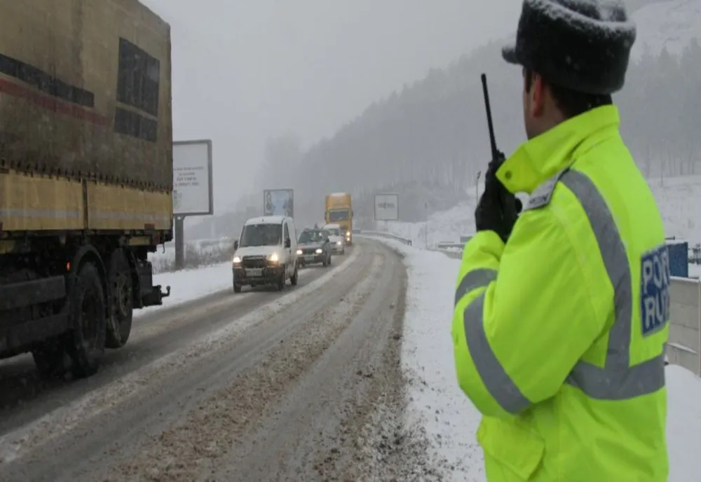 Trafic în condiții de iarnă, în siguranță! Recomandările polițiștilor!