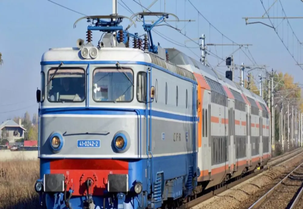 Autoturism lovit de tren la Băile Tușnad