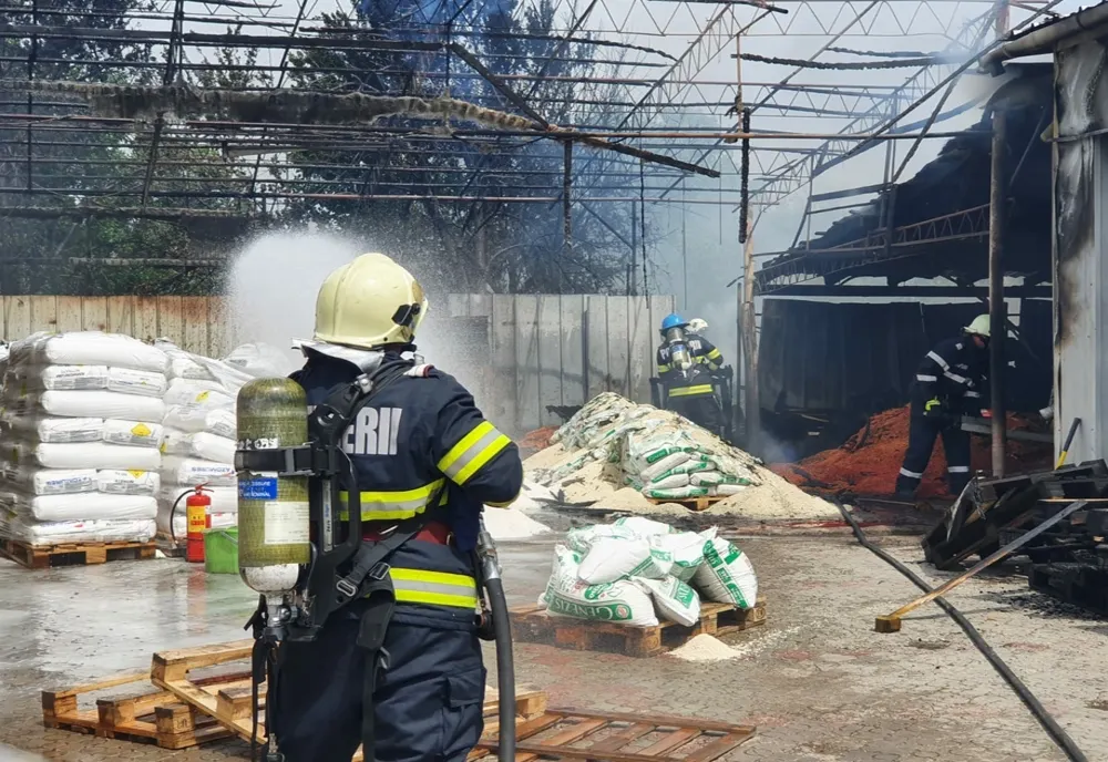 Incendiu la o societate comercială din Toplița