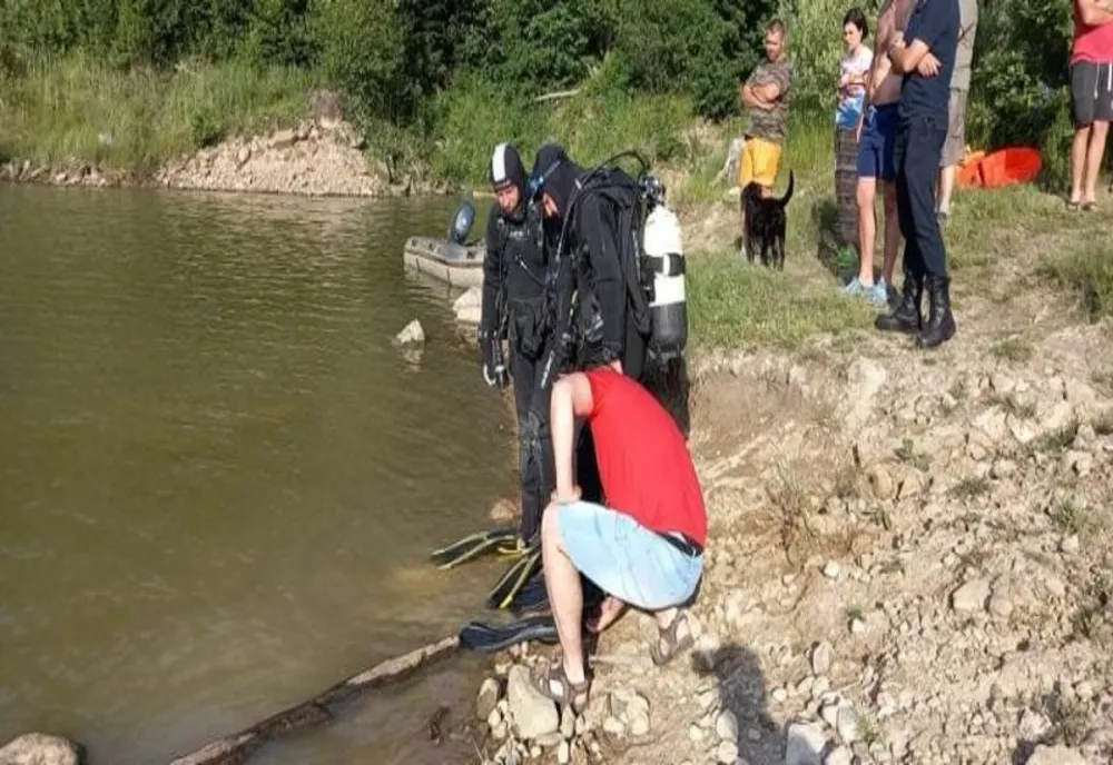 A încercat să se răcorească și a murit!