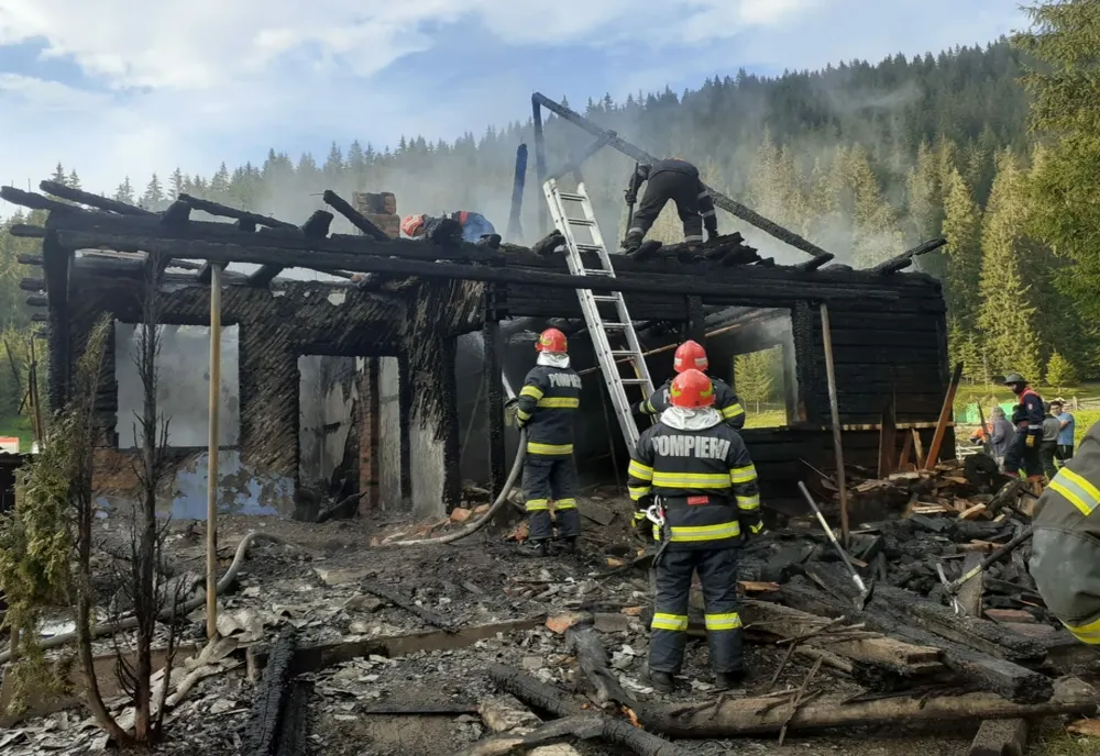 Au rămas fără acoperiș deasupra capului! Proprietarii au suferit atac de panică 