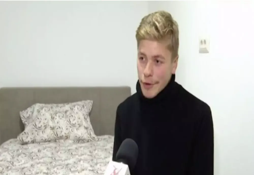 VIDEO | Tânărul care își întreține familia a primit o casă