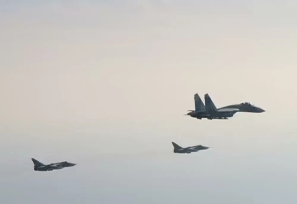 2 aeronave F-16 au interceptat un avion de mici dimensiuni la Turnu Severin. Alertă în România și Ungaria - VIDEO