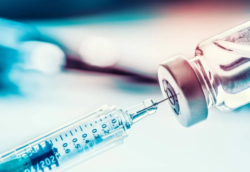 Pfizer a depus cererea de autorizare, în Europa, a vaccinului pentru noile variante Omicron