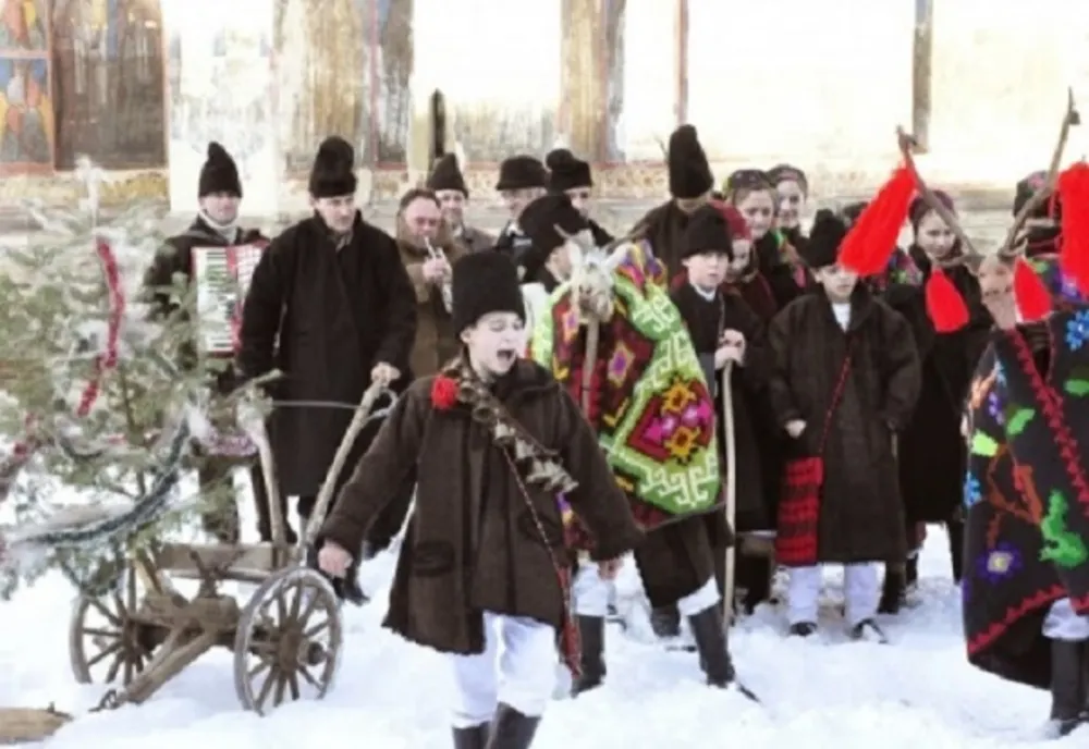 Superstiţii de Anul Nou la români: Vâsc, struguri şi smochine pe masă, pentru belşug şi noroc
