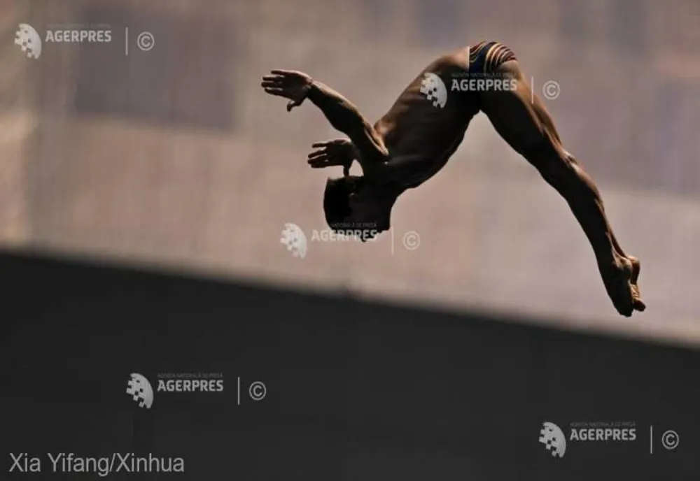 Sărituri în apă: Constantin Popovici este noul campion al circuitului mondial Red Bull Cliff Diving
