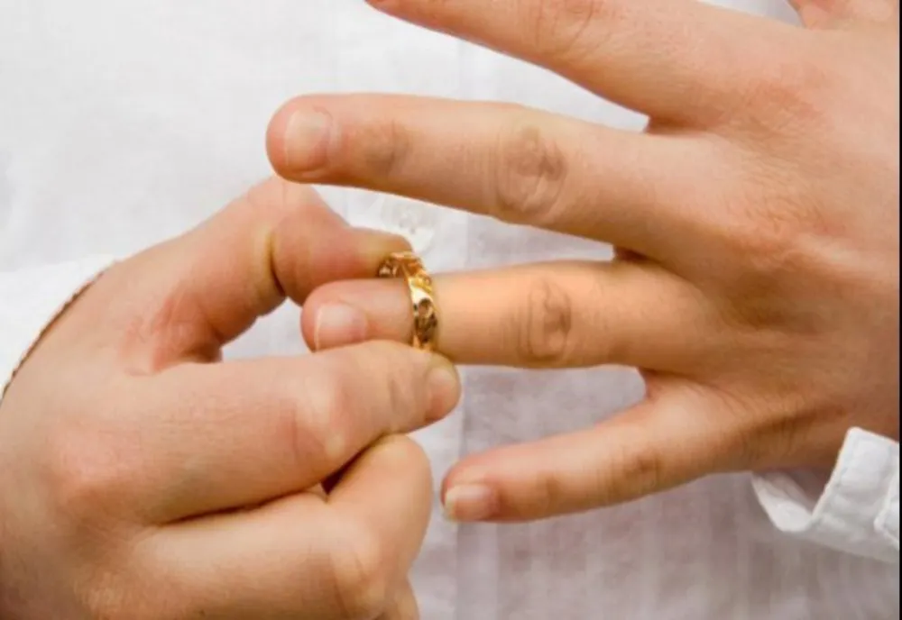 DIVORȚURI DIN CAUZA VOTULUI: ROMÂNII SE DESPART DIN MOTIVE POLITICE