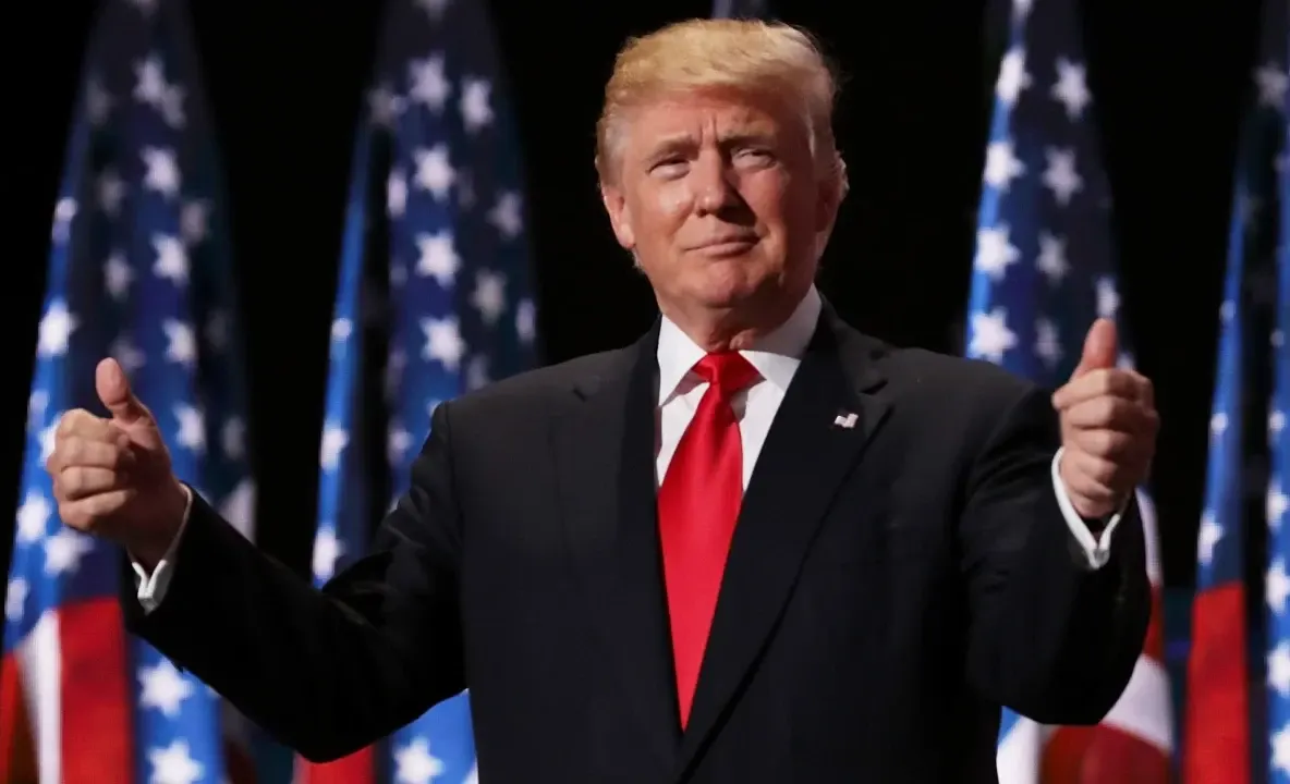 Cum arată noul pașaport al SUA. Documentul conține și imaginea lui Donald Trump