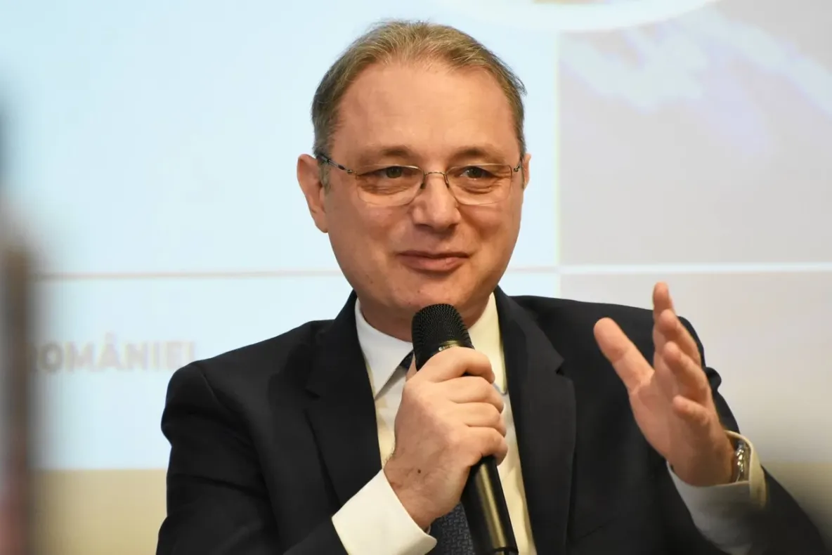 Luca Niculescu, despre formarea noului Guvern: Trei variante de executiv sunt luate în calcul. „Toate opțiunile sunt pe masă”