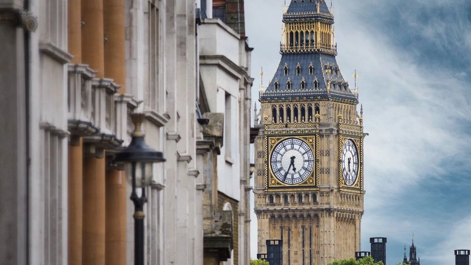Atac terorist la Londra. Patru ambulanţe au fost incendiate, într-un presupus atac antisemit