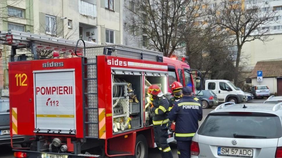 Incendiu la o brutărie din Harghita. Acoperișul a fost complet distrus