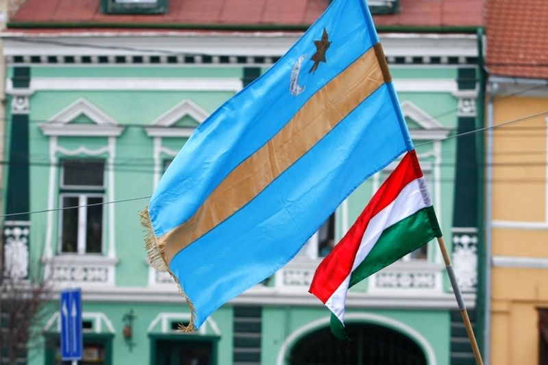 UDMR a decis că steagurile şi imnurile Ungariei şi al Ţinutului Secuiesc sunt simboluri naţionale ale maghiarilor din România