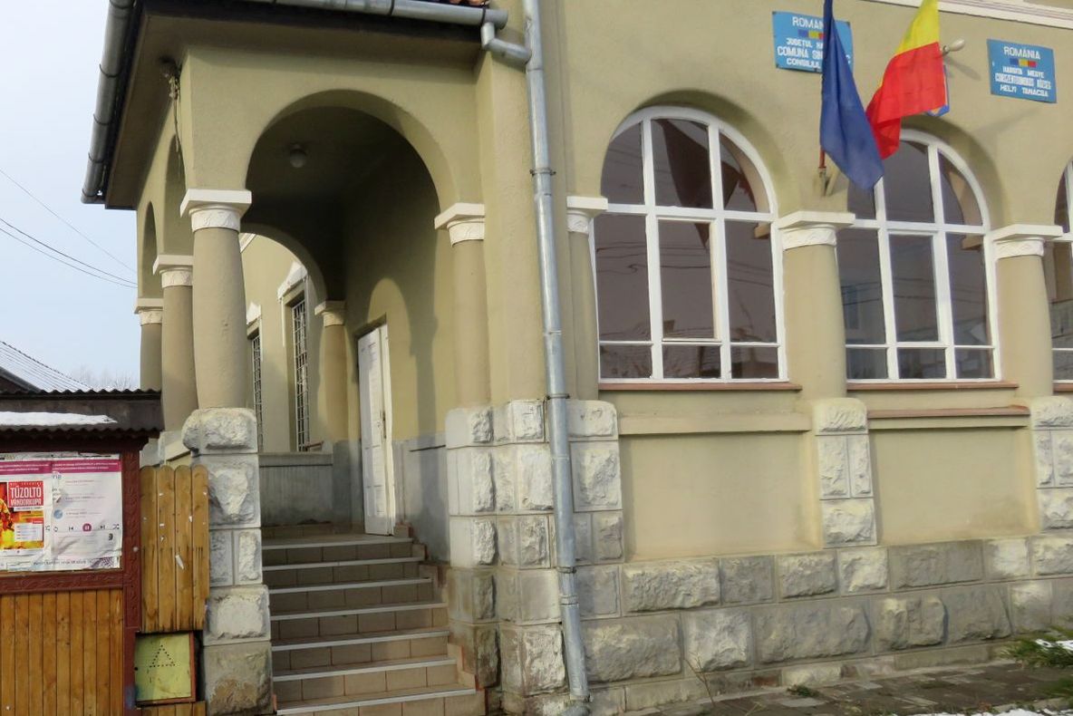 FOTO Primăria din Sândominic reabilitată cu fonduri europene