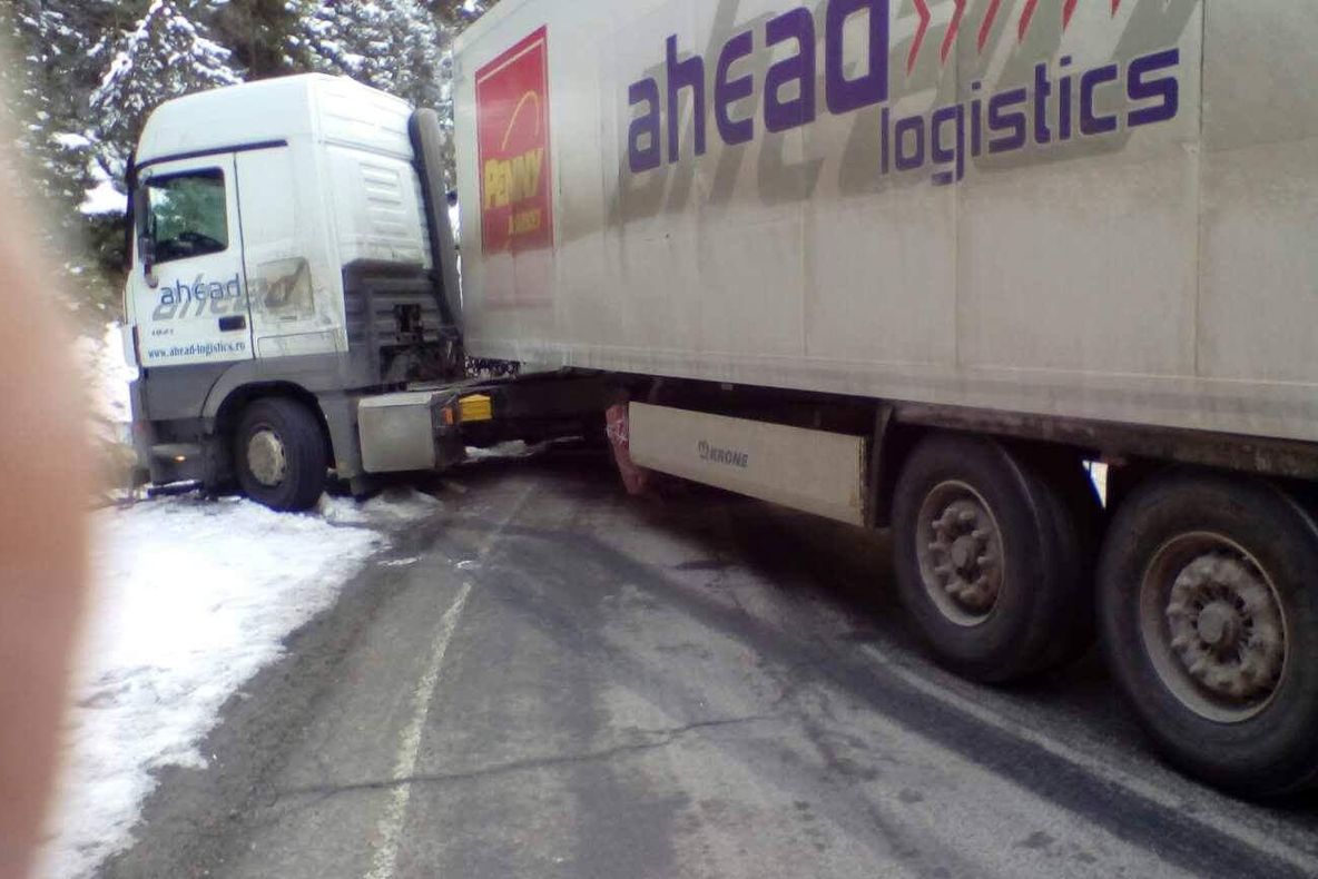 FOTO Accident cu două TIR-uri la Lunca de Sus, în Harghita
