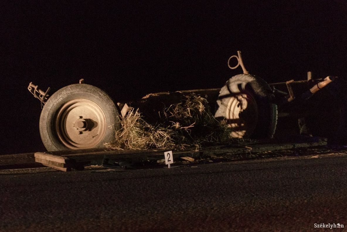 FOTO O căruţă a fost lovită de un autoturism la Sânmartin