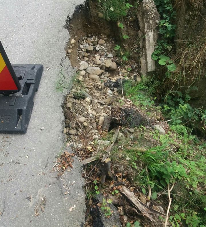 Se caută firmă care să repare drumul dintre Atid şi Firtănuș