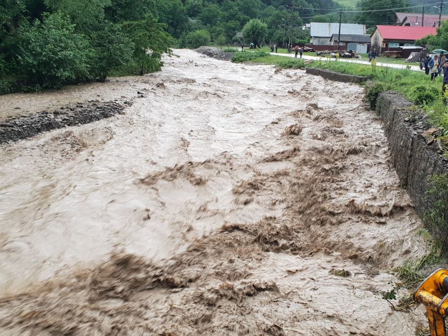 COD GALBEN de inundaţii pe mai multe bazine hidrografice. Vizat şi judeţul Harghita