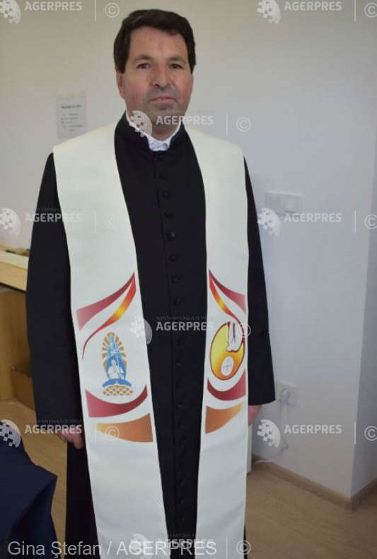 Veşmintele preoţilor pentru vizita Papei Francisc, realizate lângă Miercurea Ciuc, la Leliceni