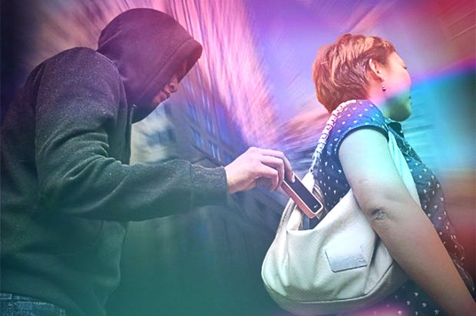 Telefon mobil, furat în urmă cu aproape o lună, recuperat de poliţişti la o zi de la sesizare