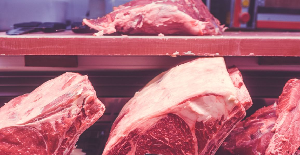 75.000 de lei amenzi pentru magazine care vindeau carne şi produse de patiserie fără termen de valabilitate