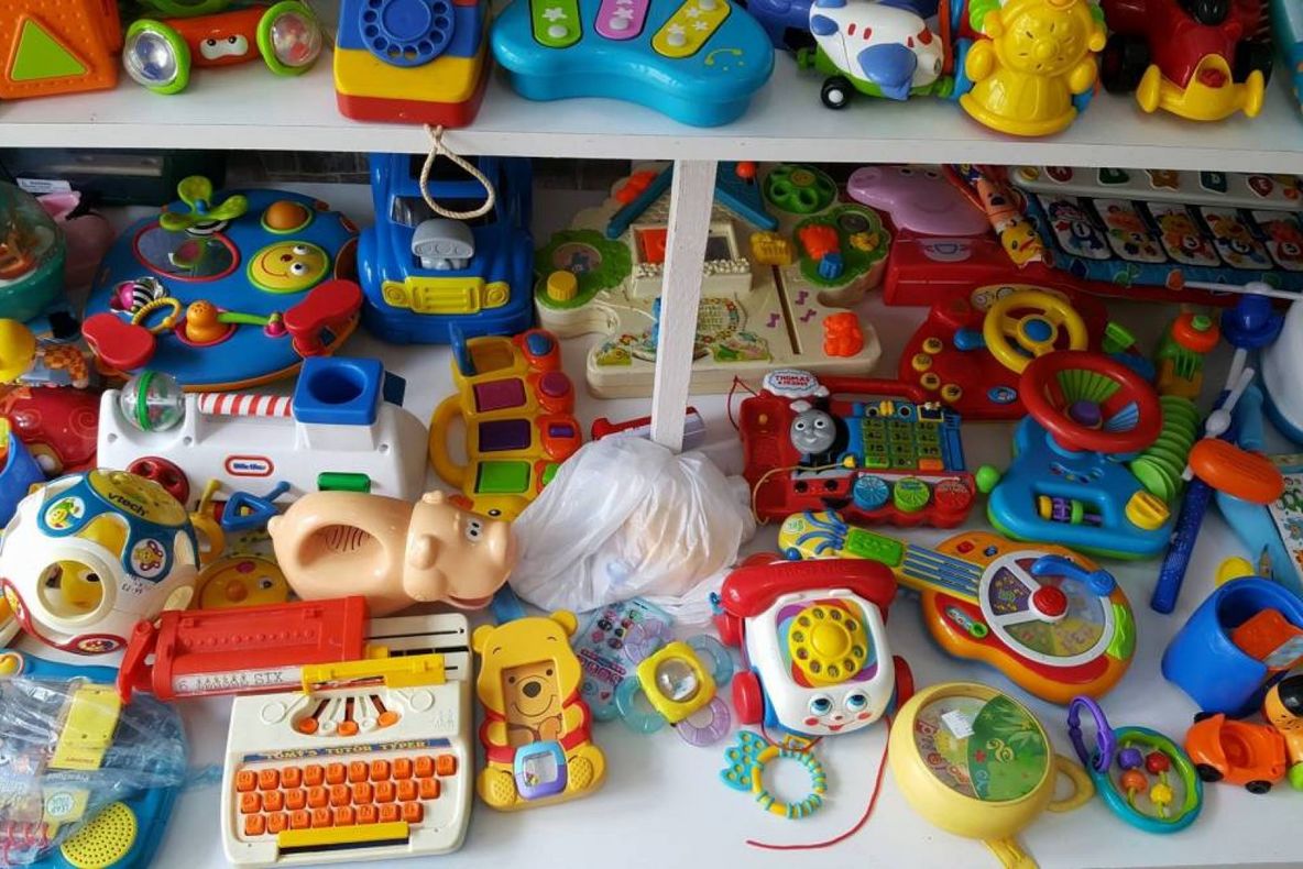 Doi copii din Toplița au fost prinși la furat de jucării