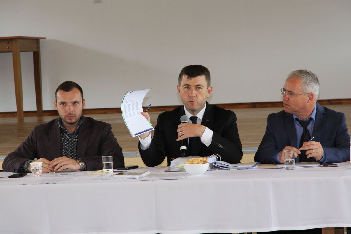 Borboly Csaba și-a invitat colegii din CJ Harghita să se alăture protestului de la cimitiru din Valea Uzului