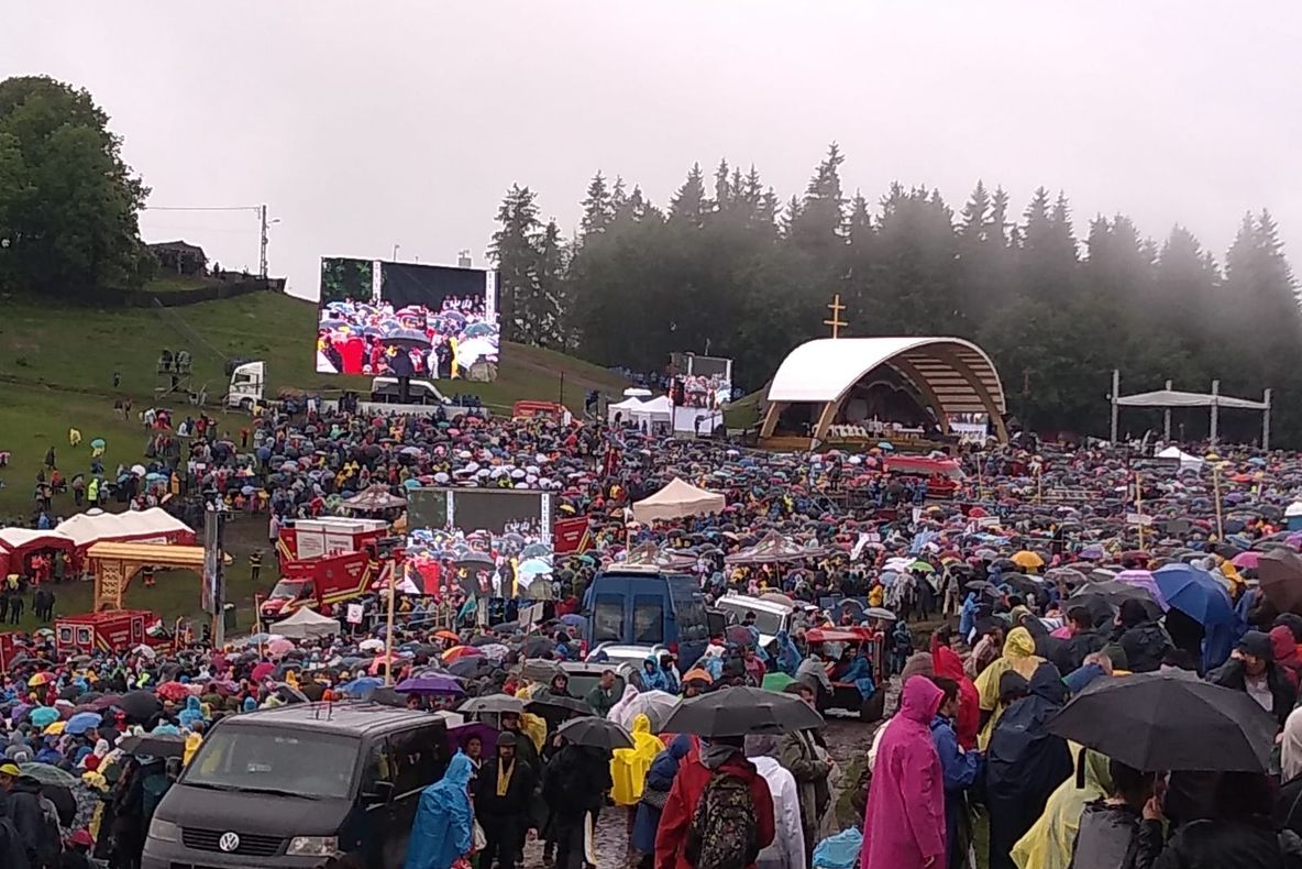 S-a terminat slujba Papei Francisc de la Şumuleu Ciuc. Sanctitatea Sa a fost aplaudat de 85.000 de oameni