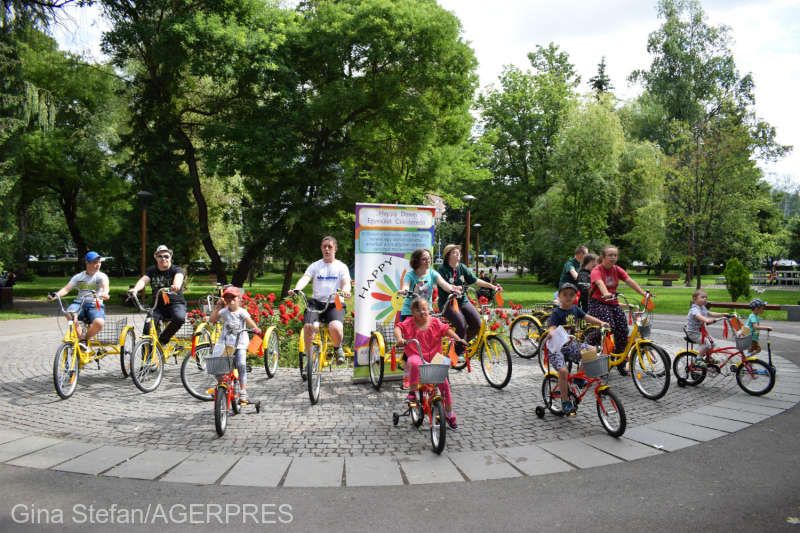 Triciclete pentru copiii cu Sindrom Down