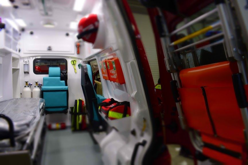 Poliţist ajuns în spital, după ce a fost bătut de un scandalagiu, la Zetea