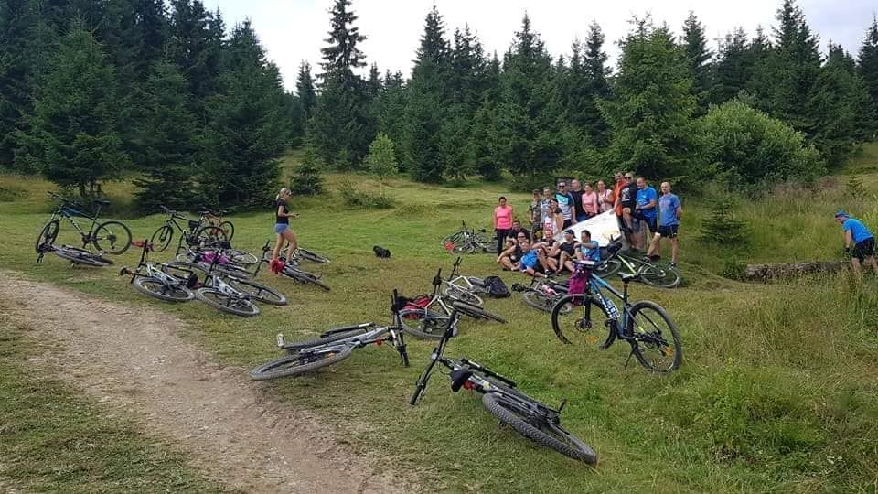 Pompierii harghiteni au dat autospecialele de stingere pe biciclete