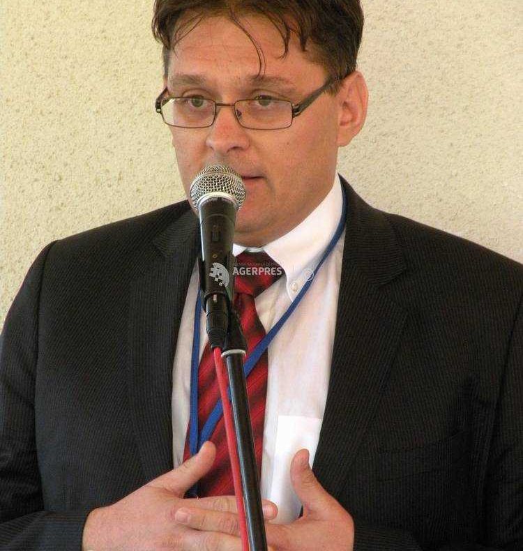 Românii din tările vecine au cerut sprijinul statului, la Universitatea de Vară de la Izvoru Mureşului