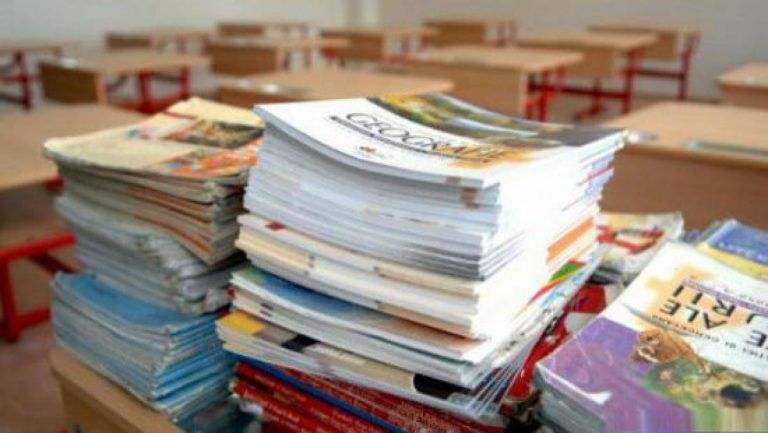 Întârzie manualele școlare în limbile minorităților naționale