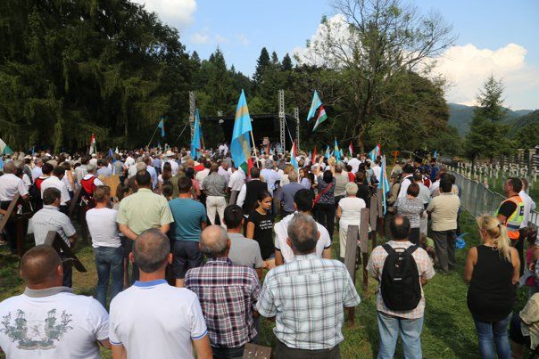 Peste 4.000 de oameni au participat la comemorarea soldaţilor secui de la Cimitirul din Valea Uzului