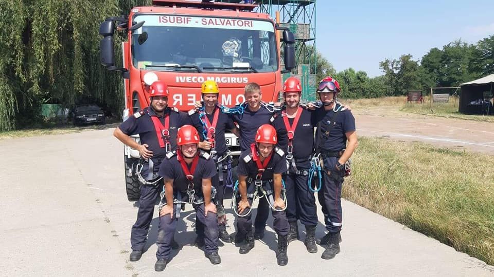 Pompierii harghiteni fac cursuri de alpinist de intervenție