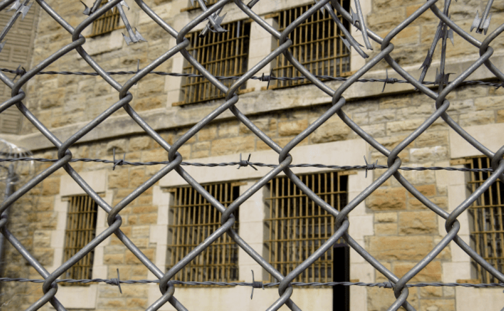 Conducerea Penitenciarului Miercurea Ciuc este acuzată de comportament abuziv şi ilegal