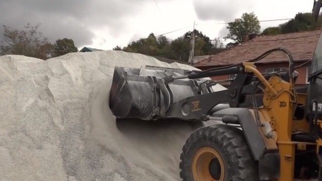 Salina Praid a început producţia de sare pentru deszăpezirea drumurilor