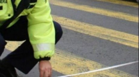 Tânără lovită de mașină pe trecerea pentru pietoni