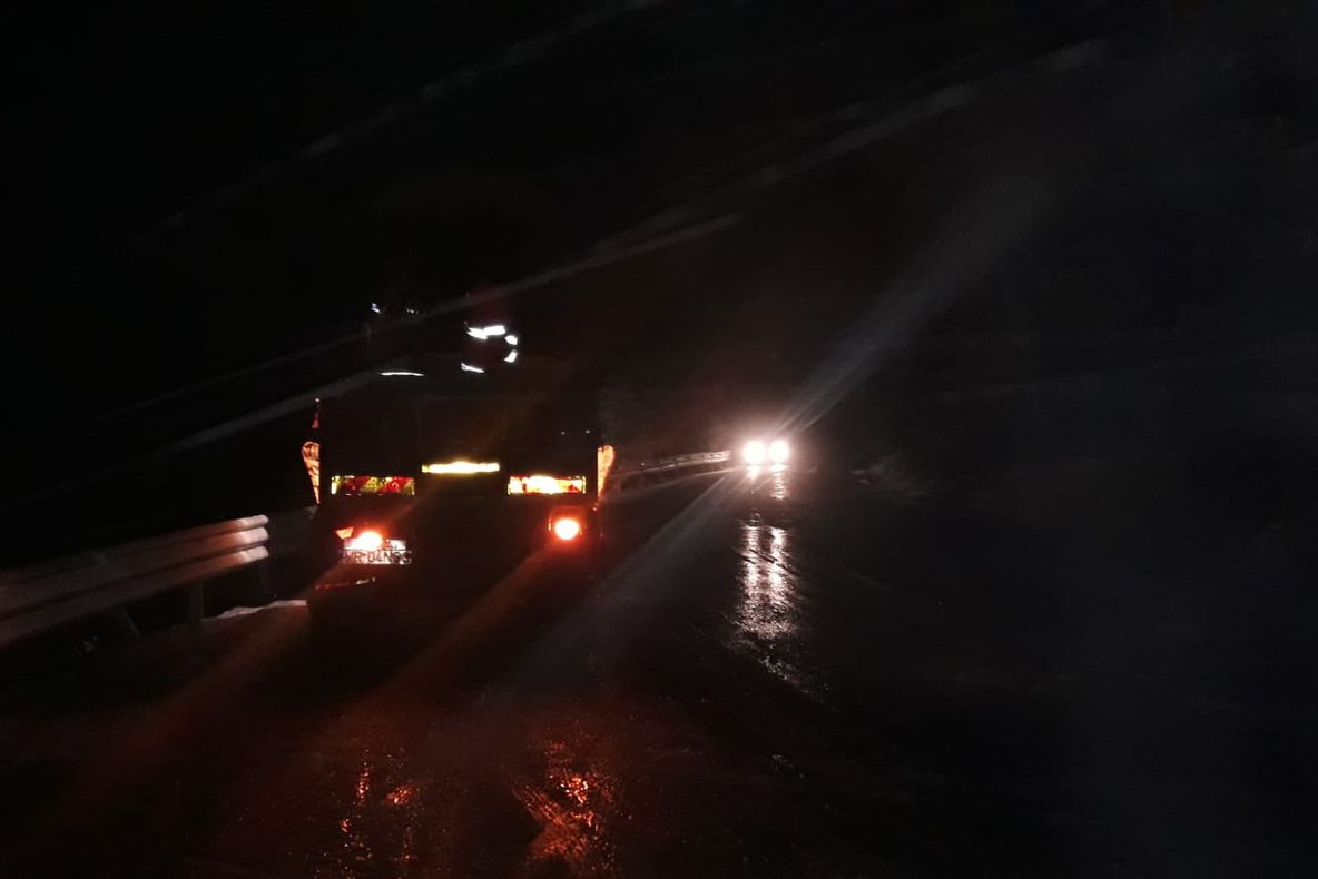 FOTO Drumarii au început munca de iarnă pe şoselele din Harghita